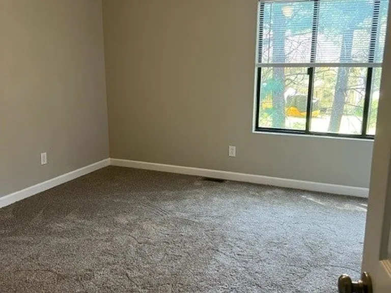1317 Cora Ln — Photo 8