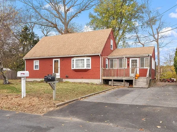 35 Meaders Ln, Salisbury, MA 01952