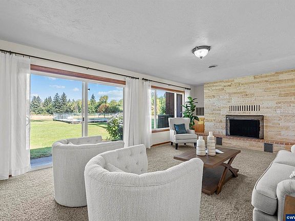 4th image of 36765 Glaser Dr
