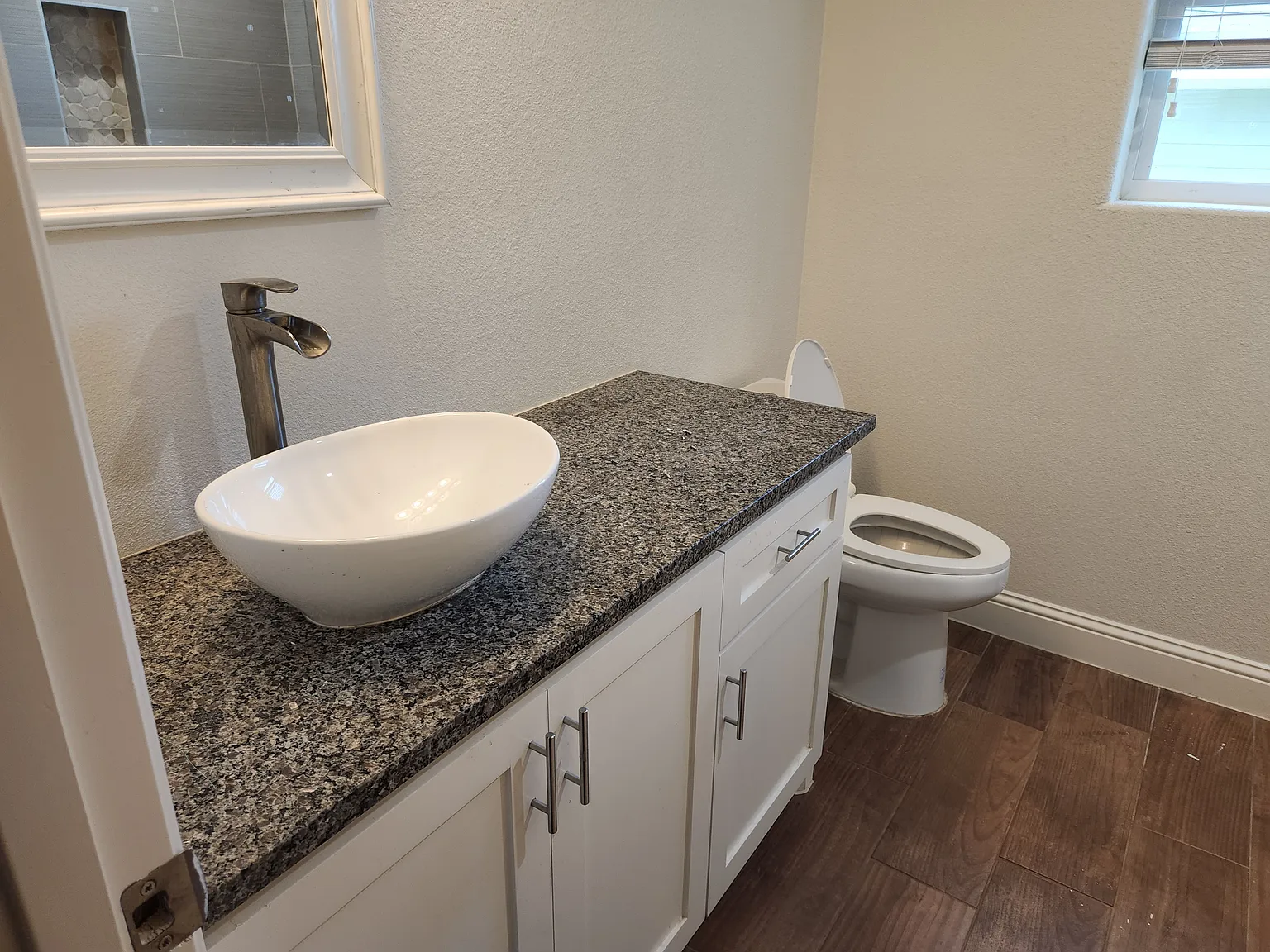Lovely 3/2 Bright Open Kitchen Stainless Appliances! — Photo 2
