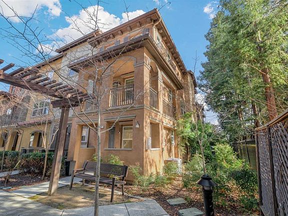2nd image of 527 Bellezza Pl