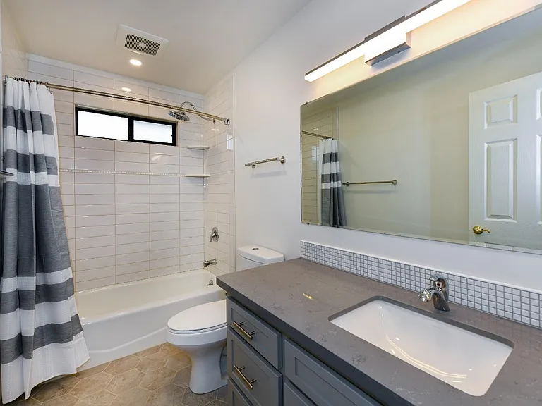 2833 Marin St — Photo 8