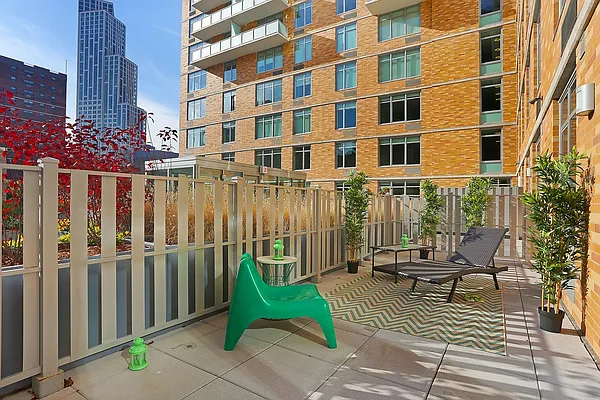 Rented by Red Apple Group | media 16