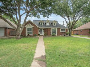 2752 Wentworth Dr, Grand Prairie, TX 75052