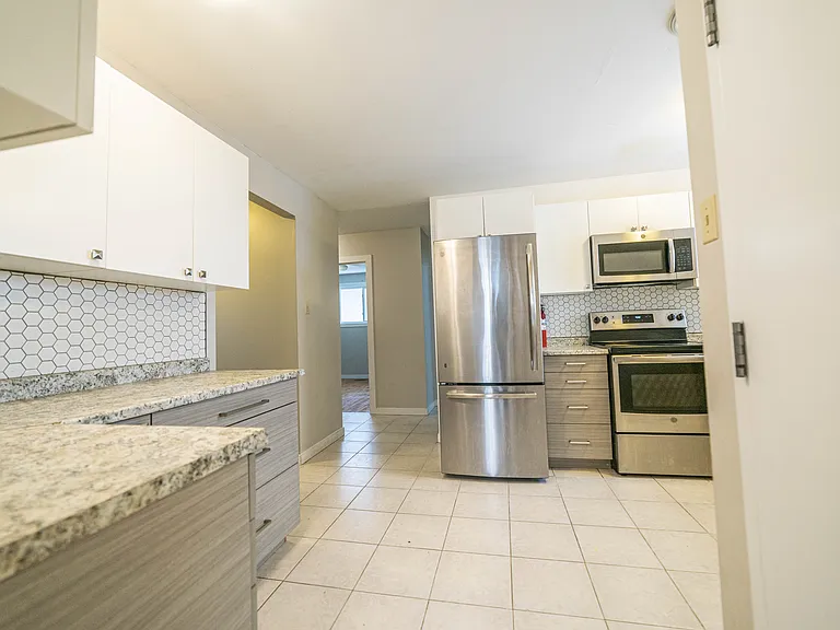 1-435 Piccadilly Ave #1 — Photo 7