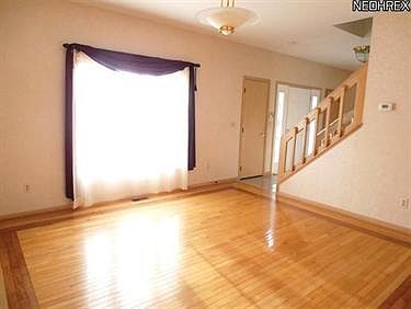5th image of 633 Clinton Ln