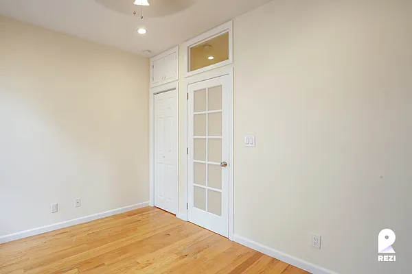 Rented by REZI | media 21