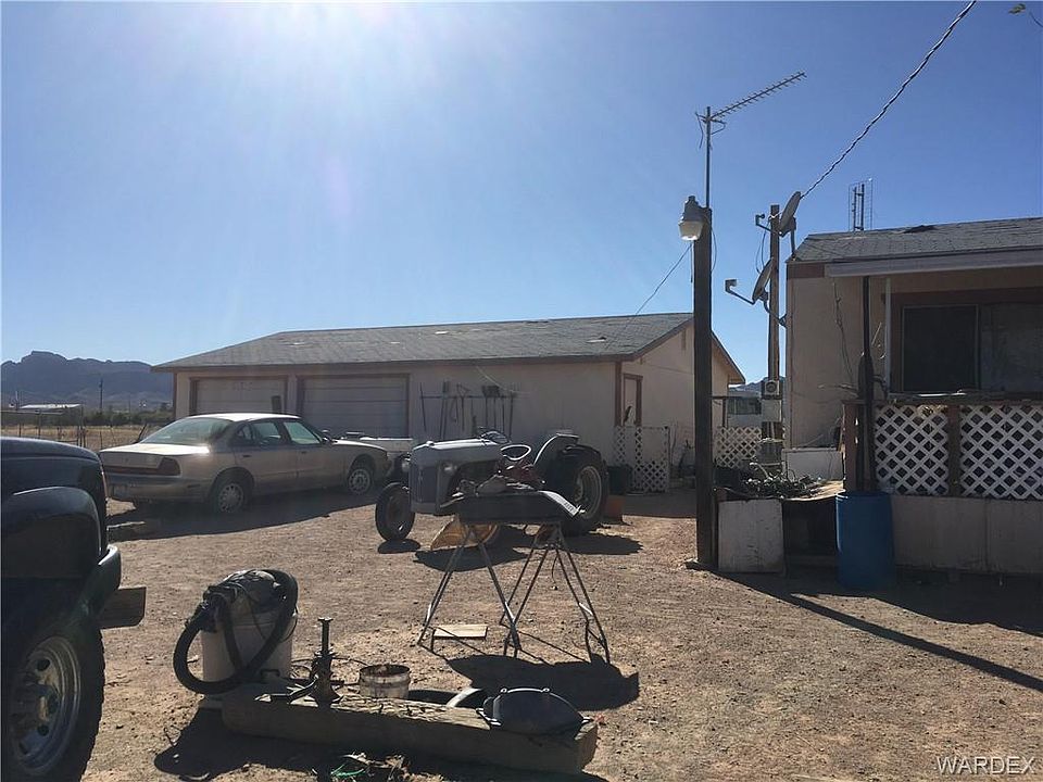 2nd image of 821 S Estrella Rd