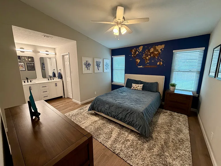 1213 Troy Ln — Photo 2