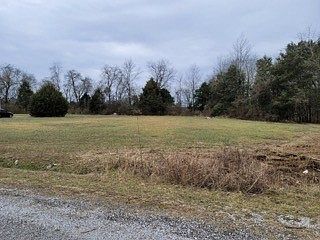 2nd image of 17 Winding Hills Ln