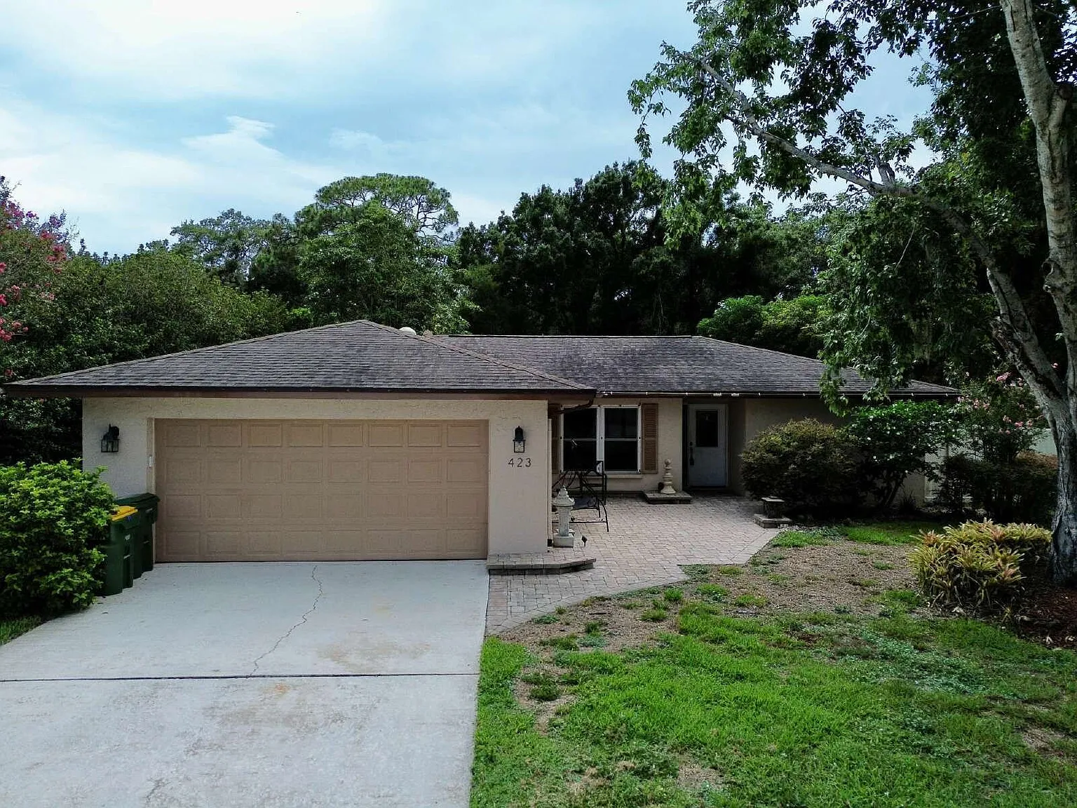 3 bed, 2.0 bath, 1821 sqft, $2,700 — Photo 2
