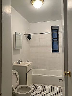 4th image of 122 E 103rd St APT 8