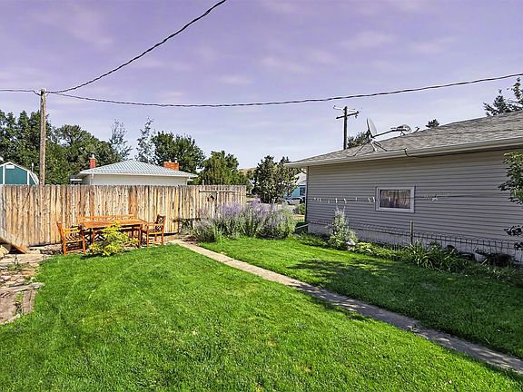 5th image of 137 4th Ave S