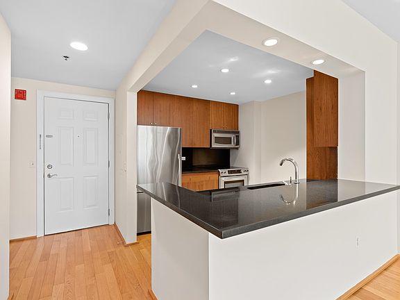 4th image of 3117 City Pl #3117