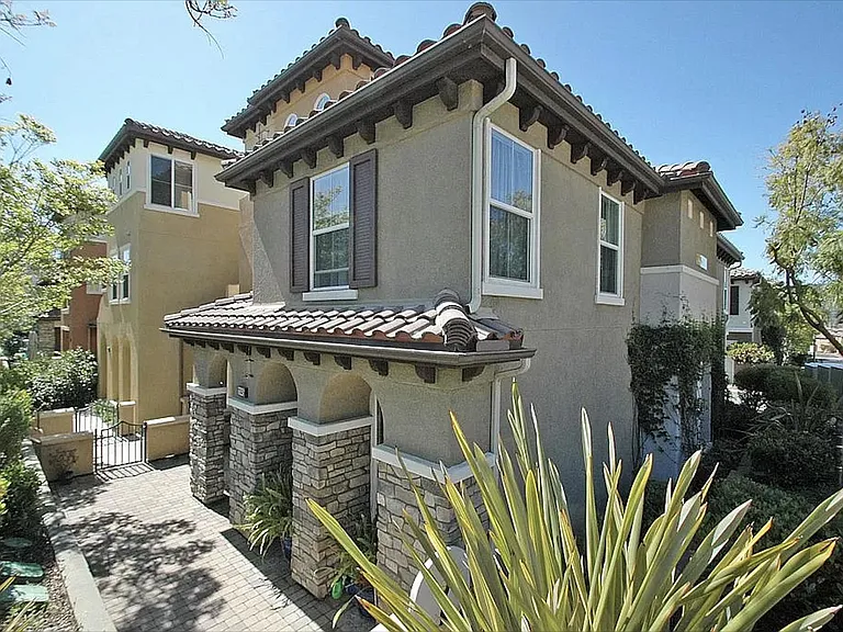 1146 Goddard St — Photo 1
