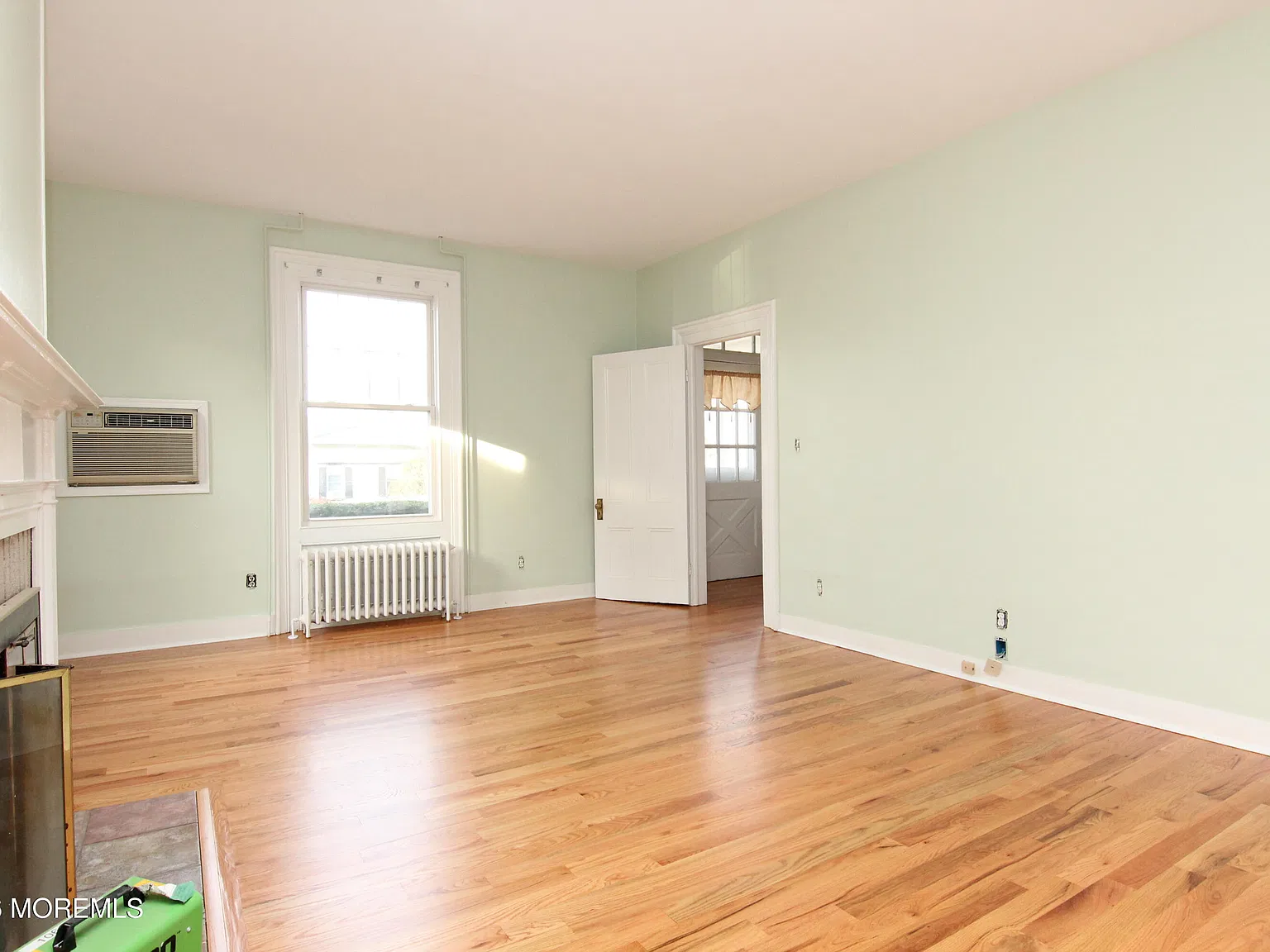 5 bed, 2.5 bath, 2760 sqft, $4,200 — Photo 3