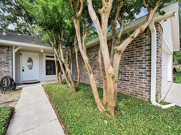 4th image of 2422 Woven Wood Ln