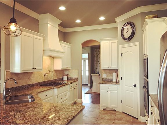 5th image of 453 Goldfinch Dr