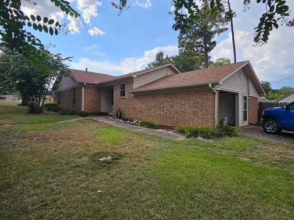 1910 Harmon Dr, Benton, AR 72015