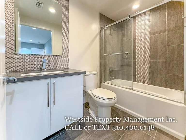 1823 N Van Ness Ave — Photo 22