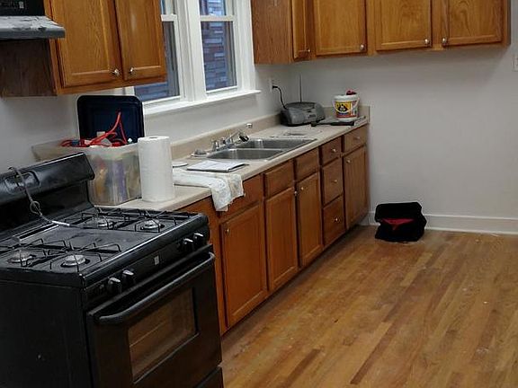 4th image of 3801 N Whipple St #1