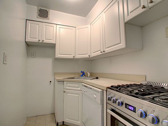 5th image of 55 W 75th St APT 1