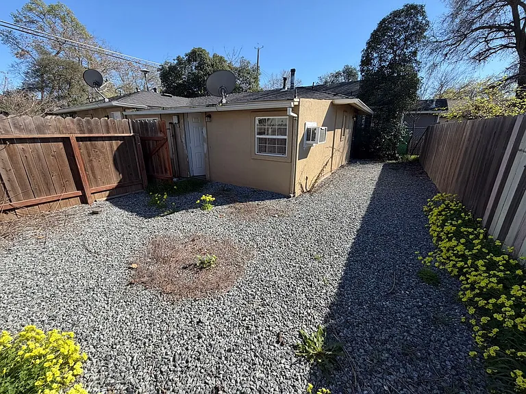 1044 Los Robles Blvd #B — Photo 19