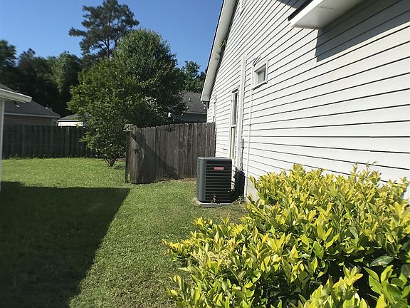 4th image of 18 Lexington Cir