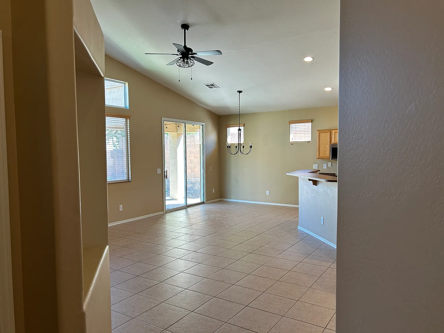3 bed, 1445 sqft, $2,200 — Photo 3
