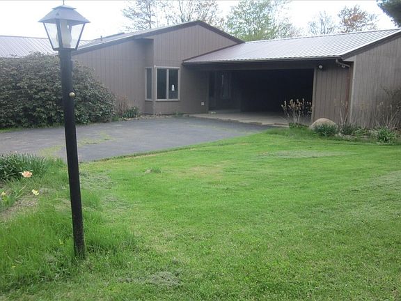 3rd image of 8961 Martinsburg Rd
