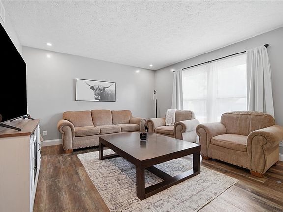 3rd image of 1213 Brentwood Ct