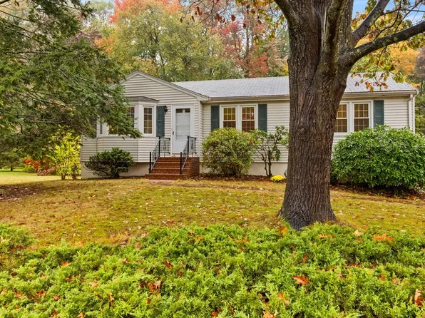 24 Gray Ter, Bedford, MA 01730