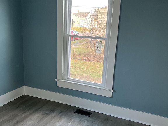 4th image of 1427 Forest Ave