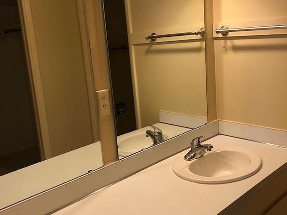 5th image of 925 Cleveland St Unit 100