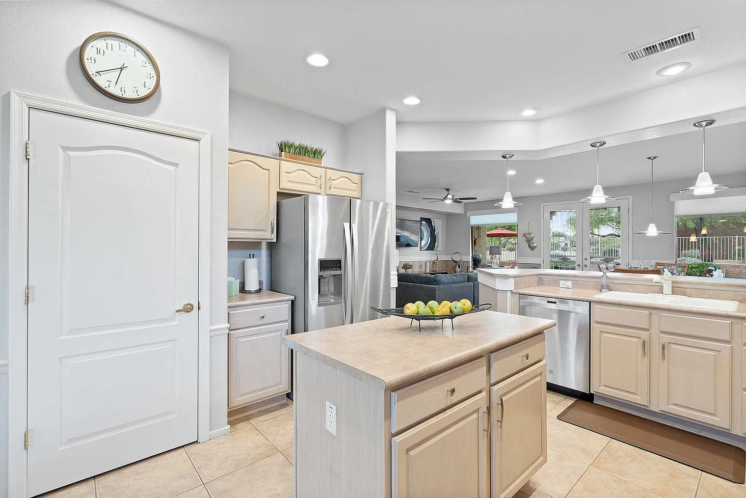 2 bed, 2.0 bath, 2012 sqft, $3,183 — Photo 4