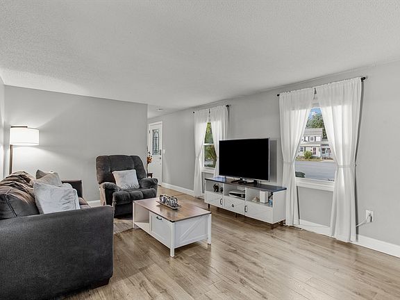 5th image of 70 Underhill St