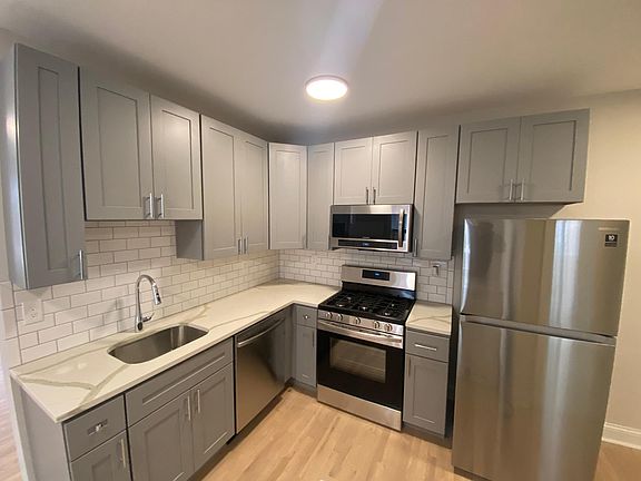 3rd image of 6316 Oakland Ave #1
