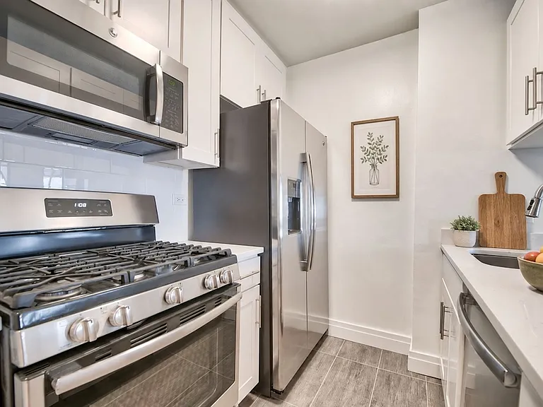 225 E 95th St #C21K — Photo 4
