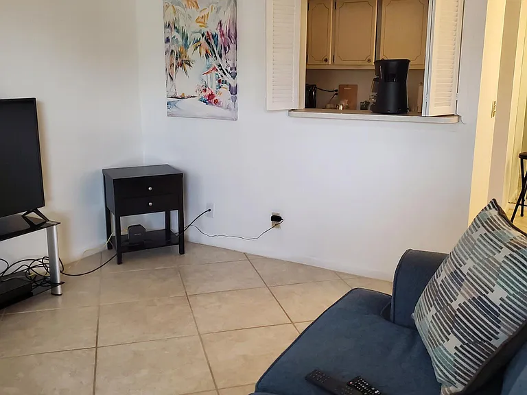 17 Ventnor Dr — Photo 2