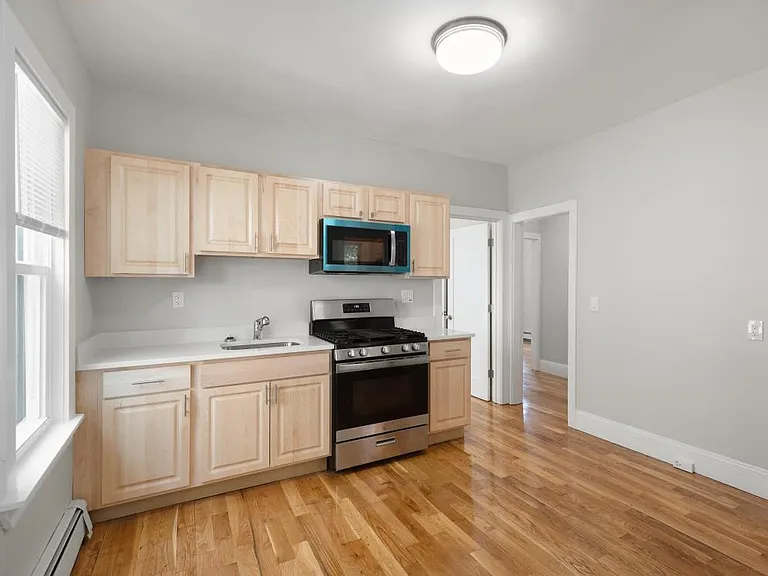 19 Crowell St #2 — Photo 6