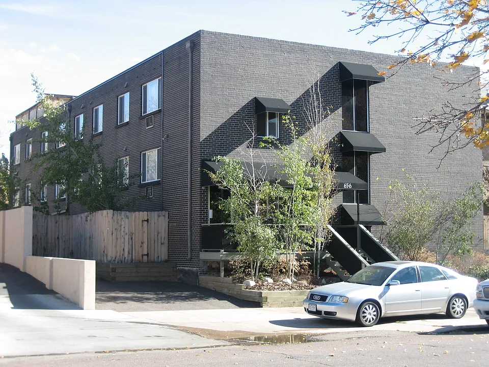 656 N Logan St #9