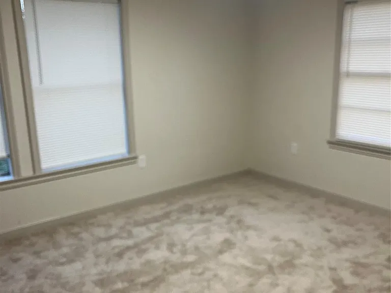 902 Alice St — Photo 16