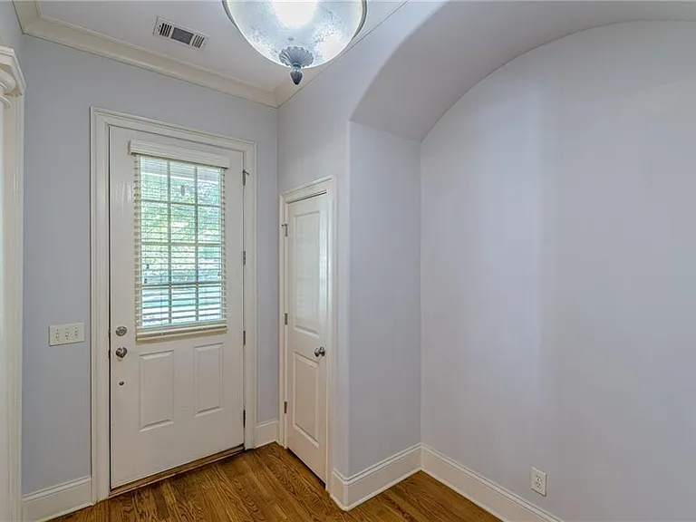 1645 Woodward Way — Photo 13