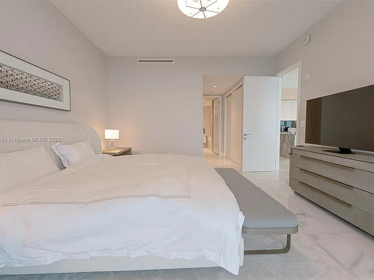 700 NE 26th Ter #4901 — Photo 30