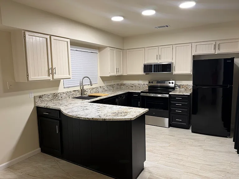1120 S Hazelton Ln — Photo 1