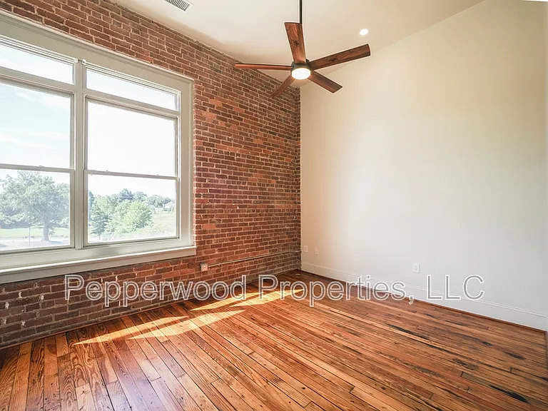 149 S Daniel Morgan Ave #B — Photo 7