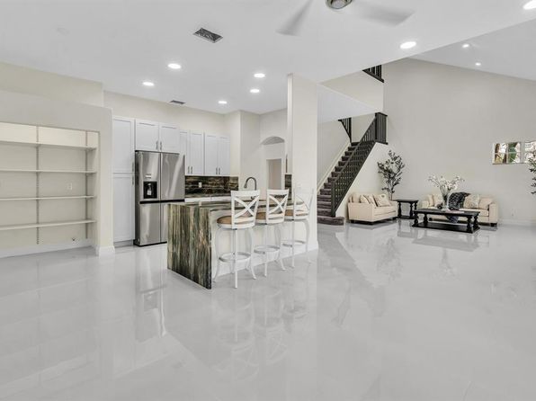 36 Monterey Pointe Dr