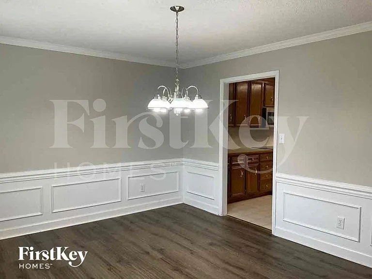 110 Longbridge Dr — Photo 3