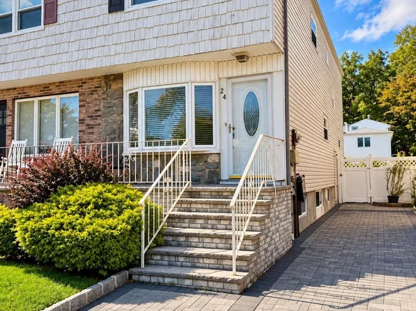 24 Mulberry Ave, Staten Island, NY 10314