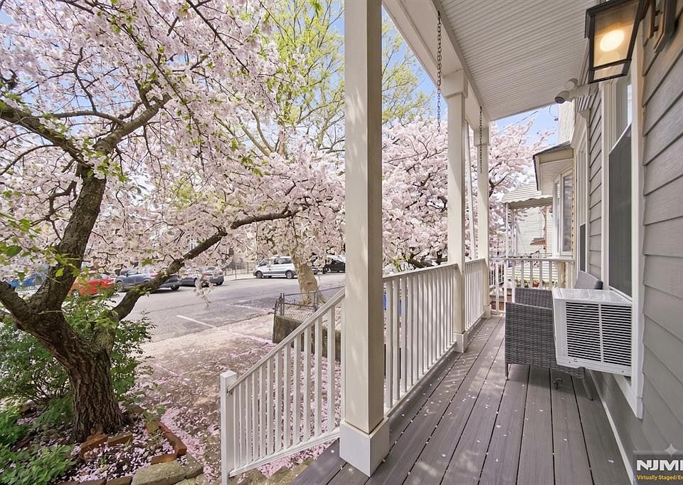 1st image of 22 Laidlaw Ave